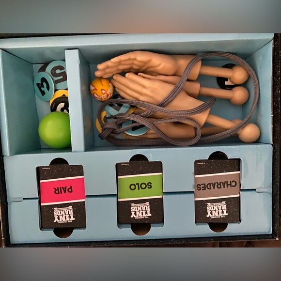 THE ORIGINAL TINY HANDS CHALLENGE BOARD GAME COMPLETE - Picture 4 of 6